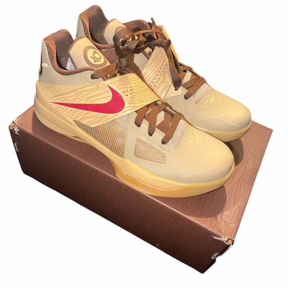 Nike kd 4 year of the dragon shoes size 9.5 NWT